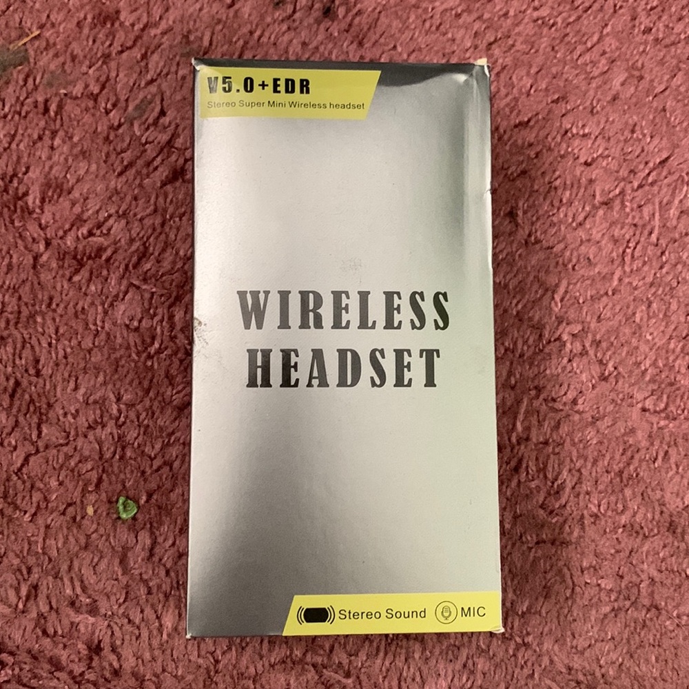 Wireless headset/earbuds